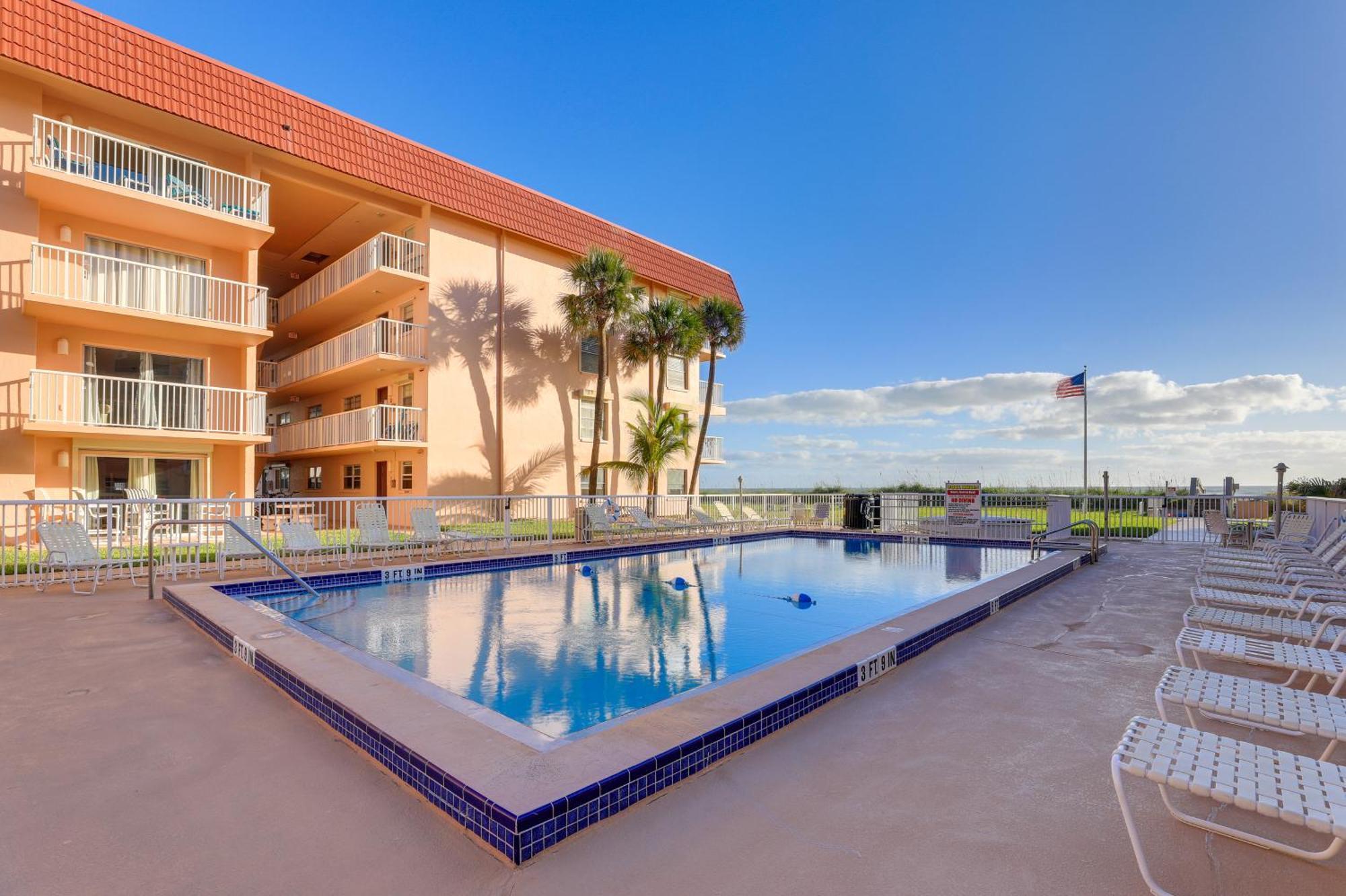 Central Cocoa Beach Condo With View, Steps To Beach! מראה חיצוני תמונה